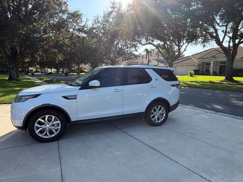Used 2019 Land Rover Discovery SE AWD/4WD image 8