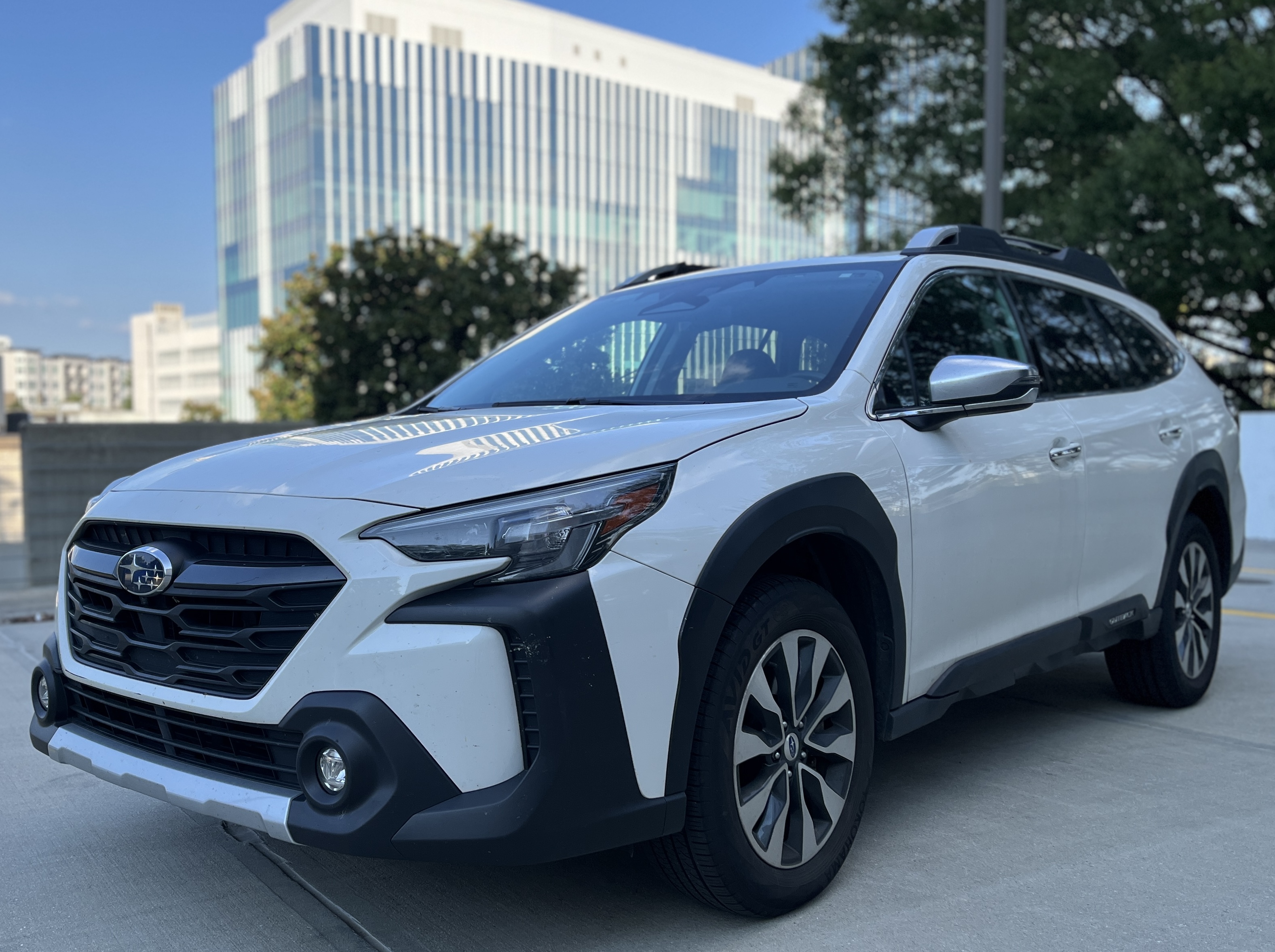 Used 2023 Subaru Outback Touring AWD/4WD image 1