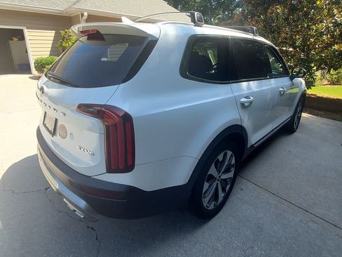 Used 2020 Kia Telluride EX w/ EX Premium Package FWD image 4
