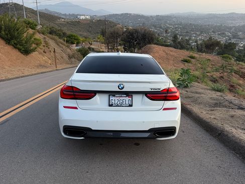 Used 2017 BMW 750i RWD image 8