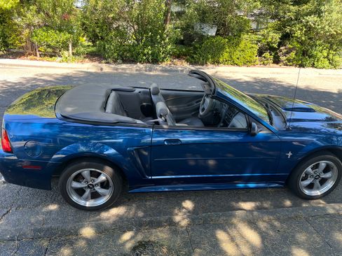 Used 2000 Ford Mustang Convertible RWD image 5