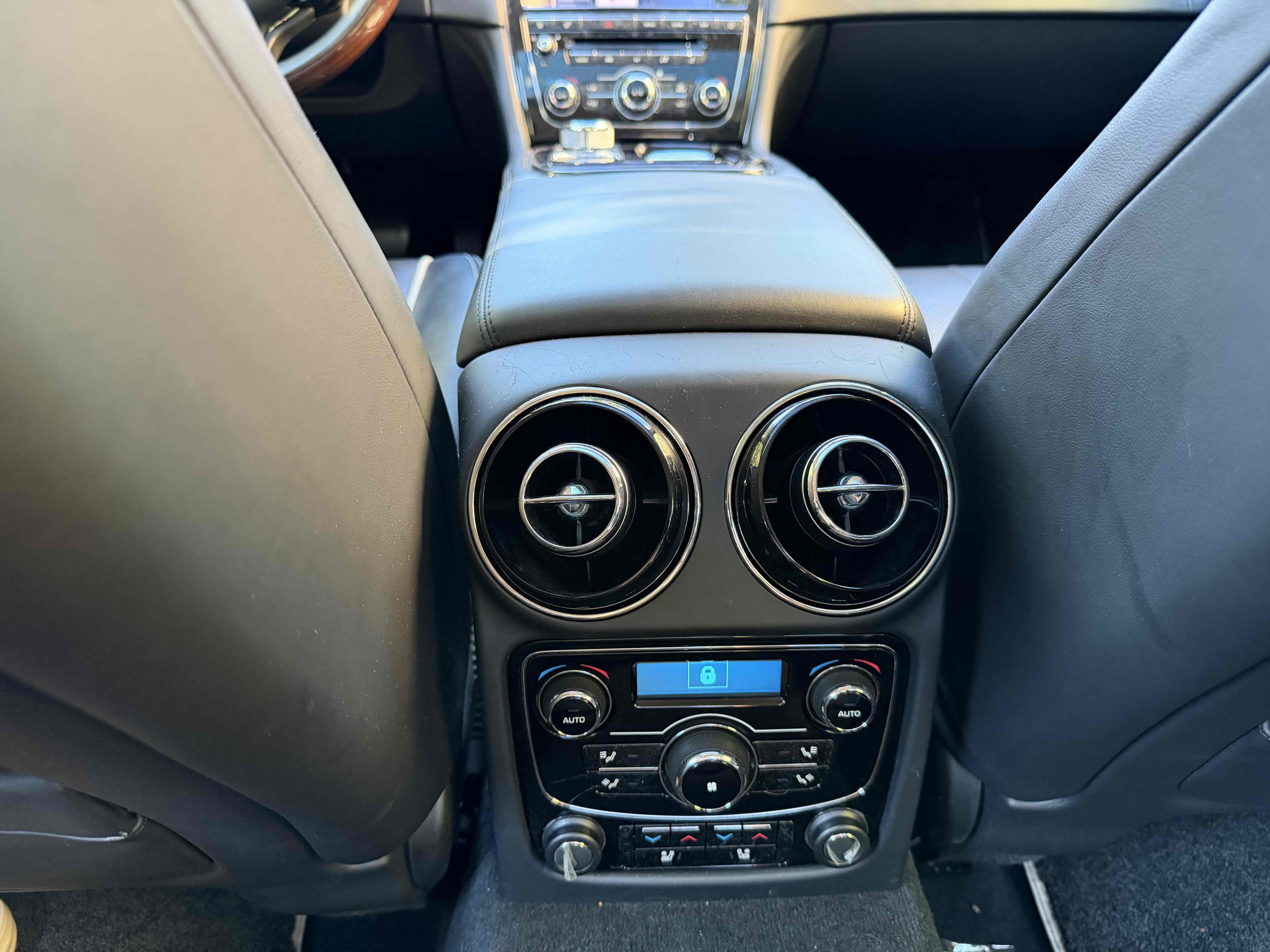 Used 2012 Jaguar XJ L RWD image 15