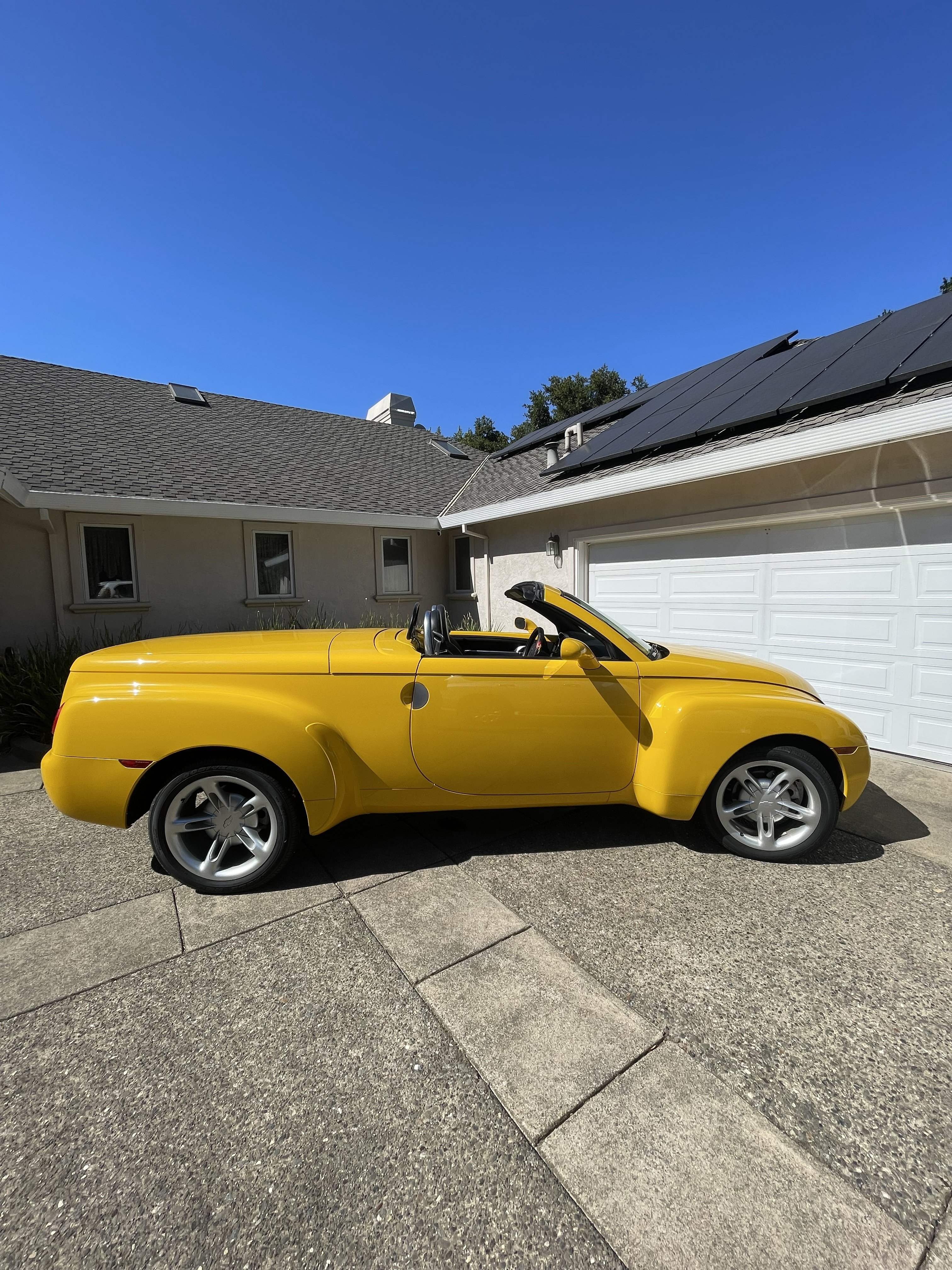 Used 2005 Chevrolet SSR w/ Preferred Equipment Group RWD image 8