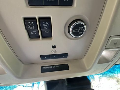 Used 2019 Chevrolet Suburban LT image 10