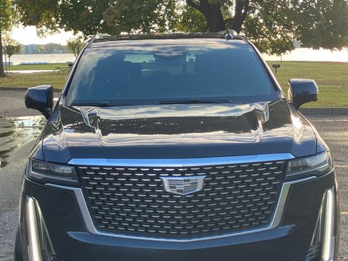 Used 2022 Cadillac Escalade Luxury w/ LPO, Floor Liner Package image 4