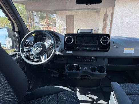 Used 2025 Mercedes-Benz Sprinter 2500 image 11