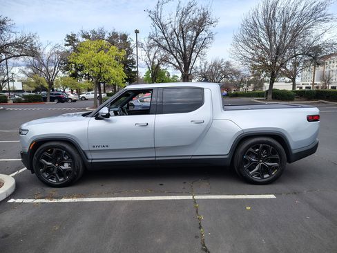 Used 2025 Rivian R1T Adventure image 6