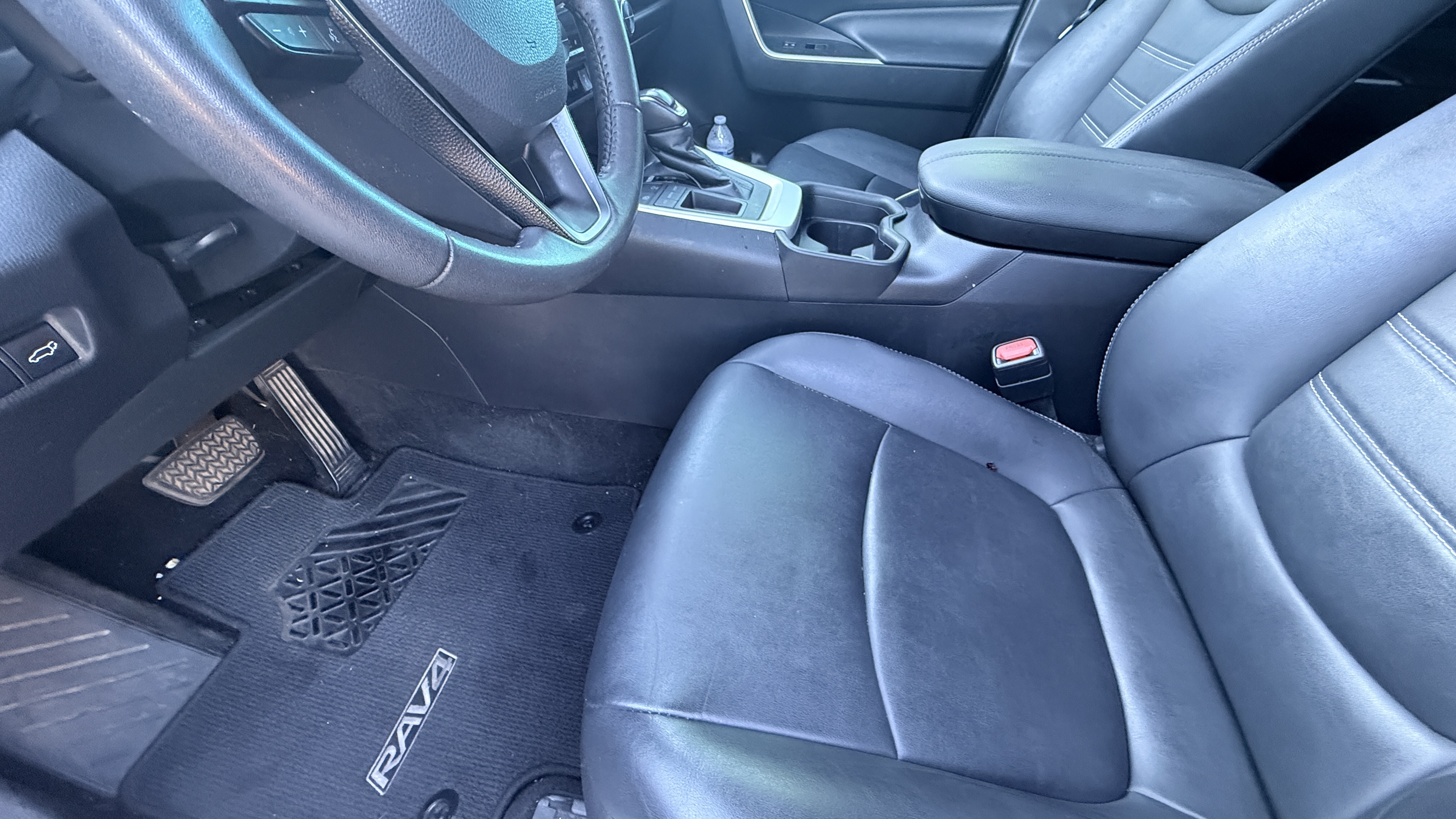 Used 2021 Toyota RAV4 XLE Premium FWD image 13