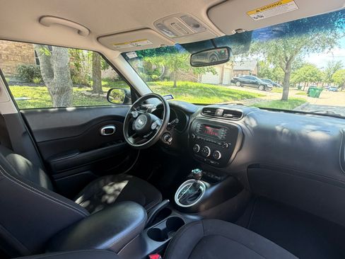Used 2016 Kia Soul FWD image 15