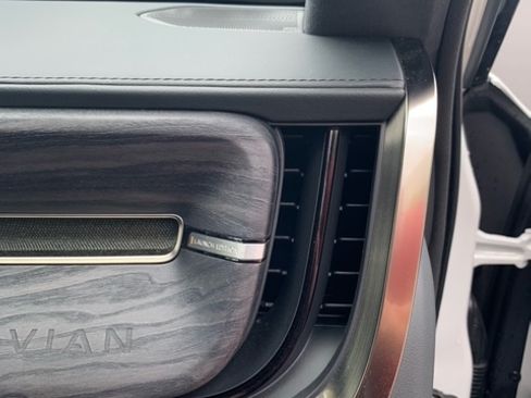 Used 2022 Rivian R1T Launch Edition image 11