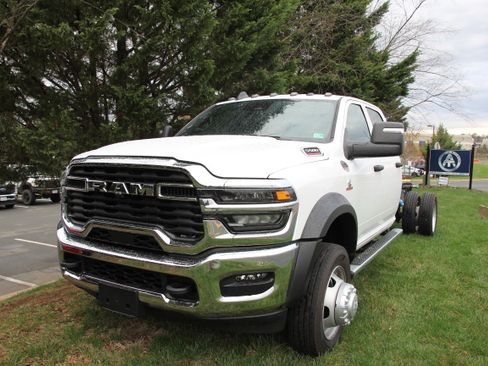 Used 2025 RAM 5500 Tradesman image 16