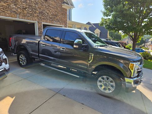 Used 2018 Ford F250 Lariat w/ Chrome Package image 6