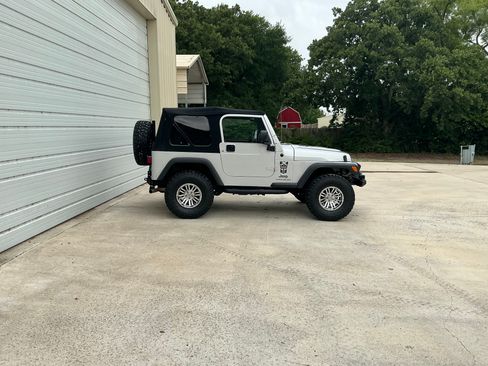 Used 2005 Jeep Wrangler X AWD/4WD image 1