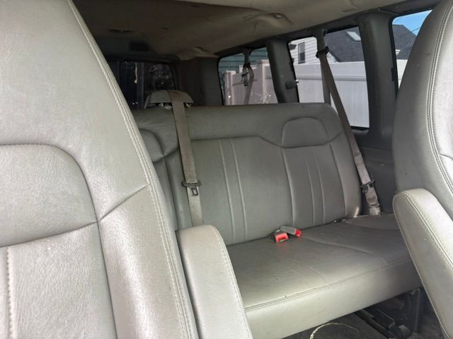 Used 2015 GMC Savana 2500 LS RWD image 9