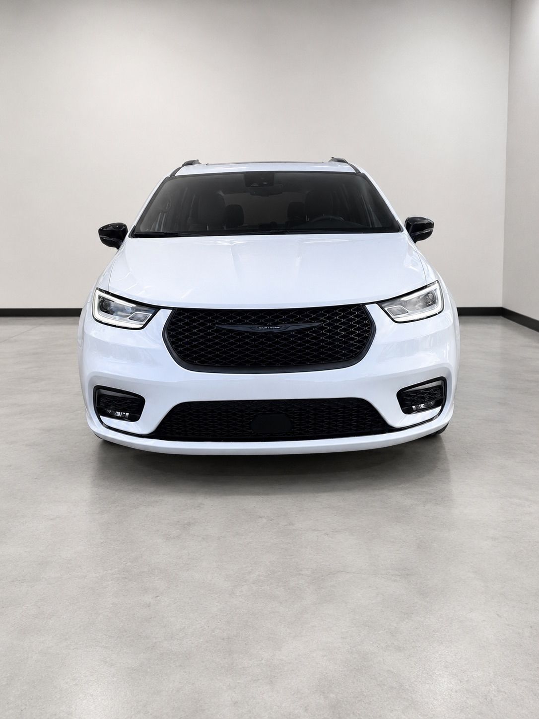 Used 2025 Chrysler Pacifica Limited FWD image 2