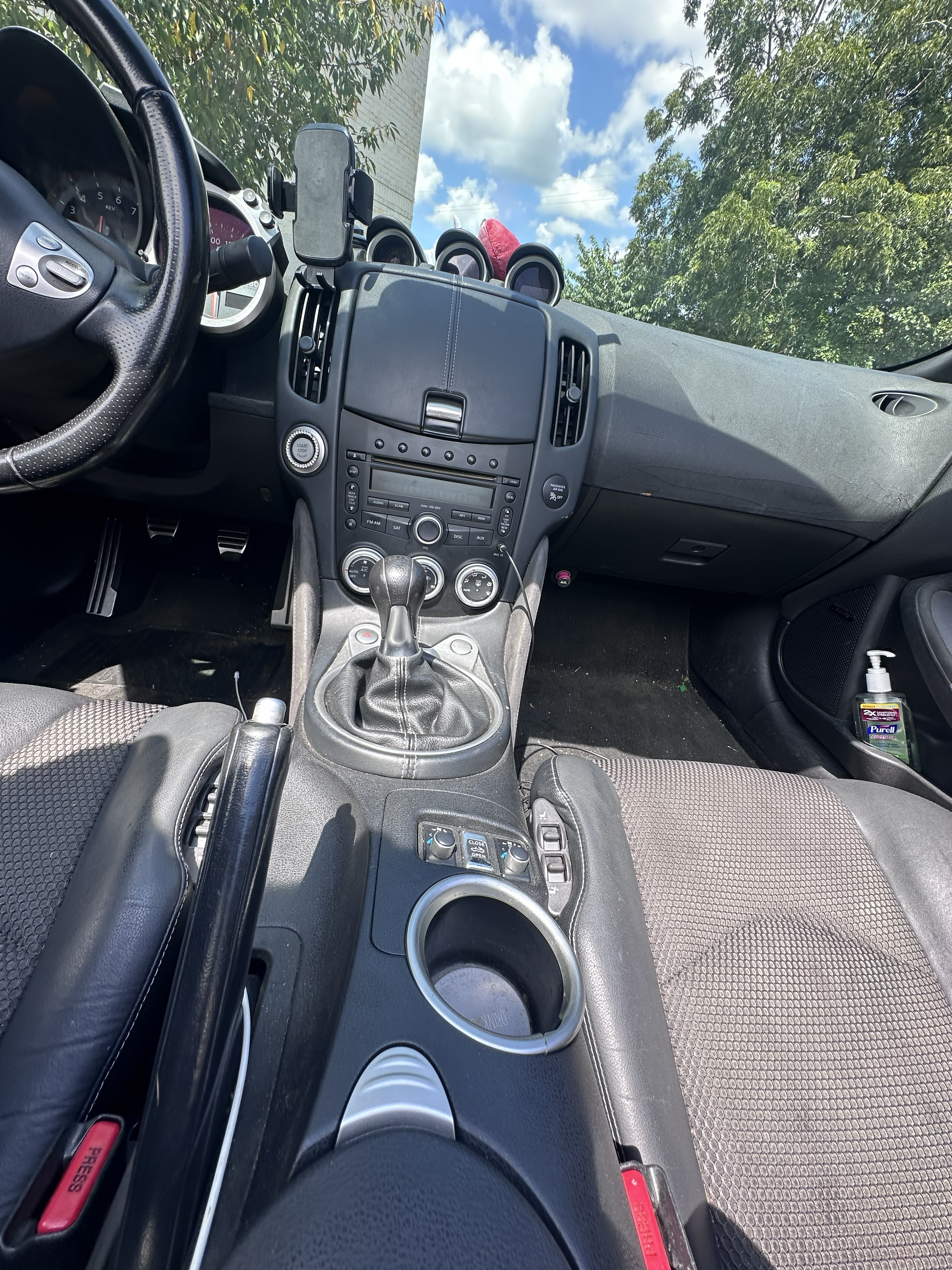 Used 2012 Nissan 370Z Touring RWD image 4