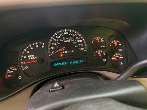 Used 2004 Chevrolet Tahoe LT w/ LT Preferred Equipment Group AWD/4WD image 9