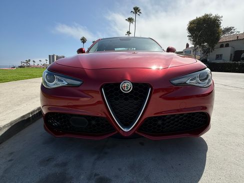 Used 2018 Alfa Romeo Giulia Ti Sport w/ Quick Order Package 22U Sport RWD image 4