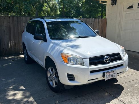 Used 2012 Toyota RAV4 4WD w/ Upgrade Value Pkg image 2