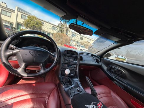 Used 1998 Chevrolet Corvette Coupe w/ Roof Pkg image 16