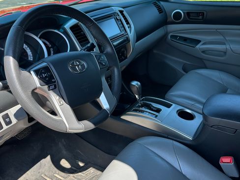 Used 2015 Toyota Tacoma 4x4 Double Cab w/ SR5 Package image 8