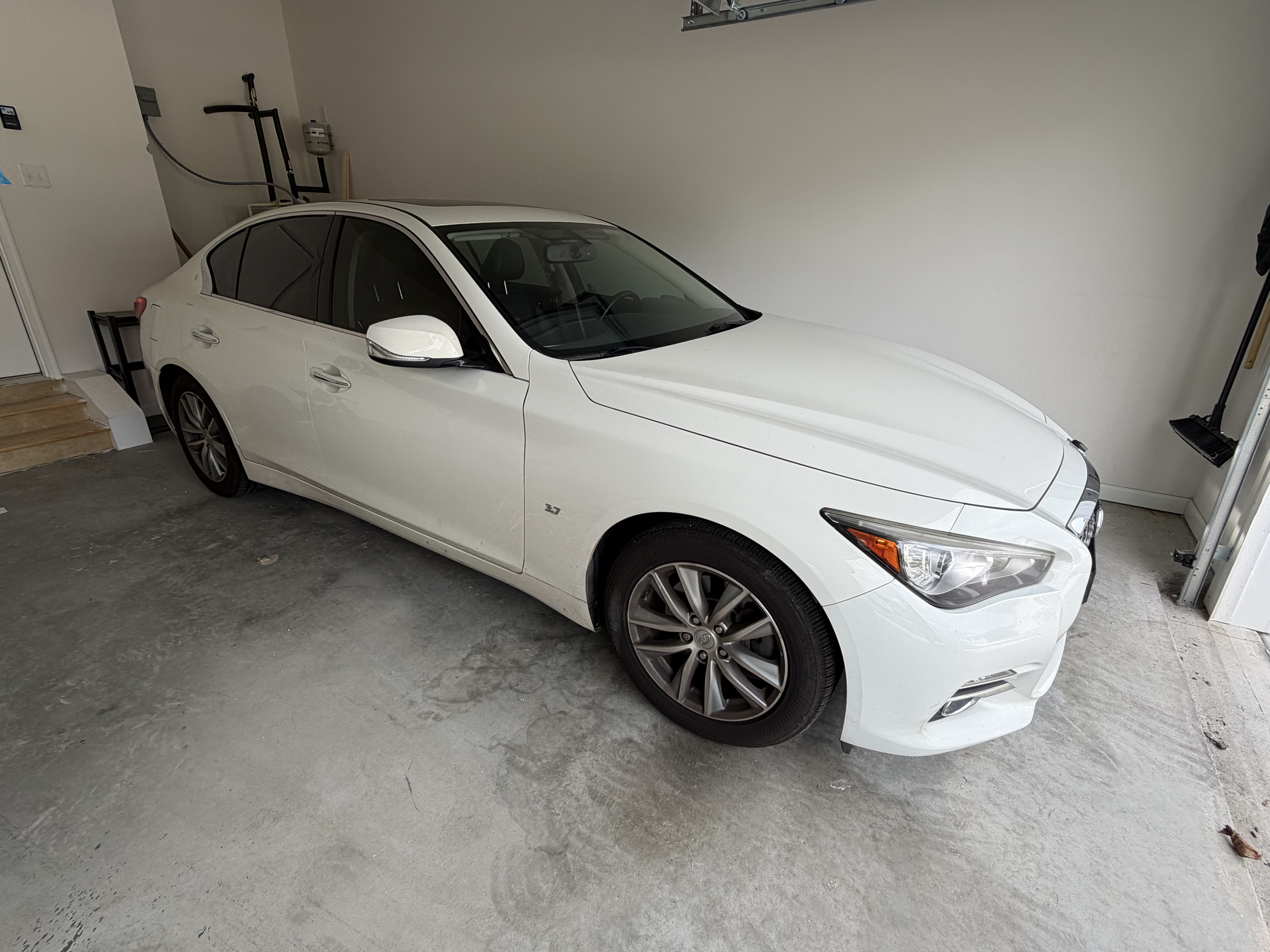 Used 2014 INFINITI Q50 Premium w/ Navigation Package AWD/4WD image 4
