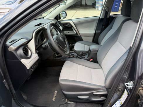 Used 2013 Toyota RAV4 LE image 2