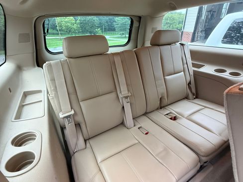 Used 2011 Chevrolet Suburban LT w/ Luxury Package AWD/4WD image 18