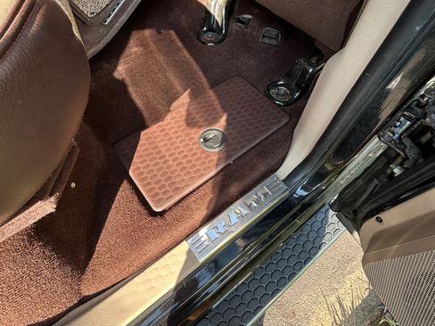 Used 2018 RAM 1500 Laramie Longhorn w/ Longhorn Southfork Package image 19