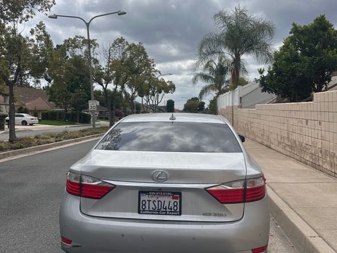 Used 2014 Lexus ES 350 w/ Luxury Package FWD image 5