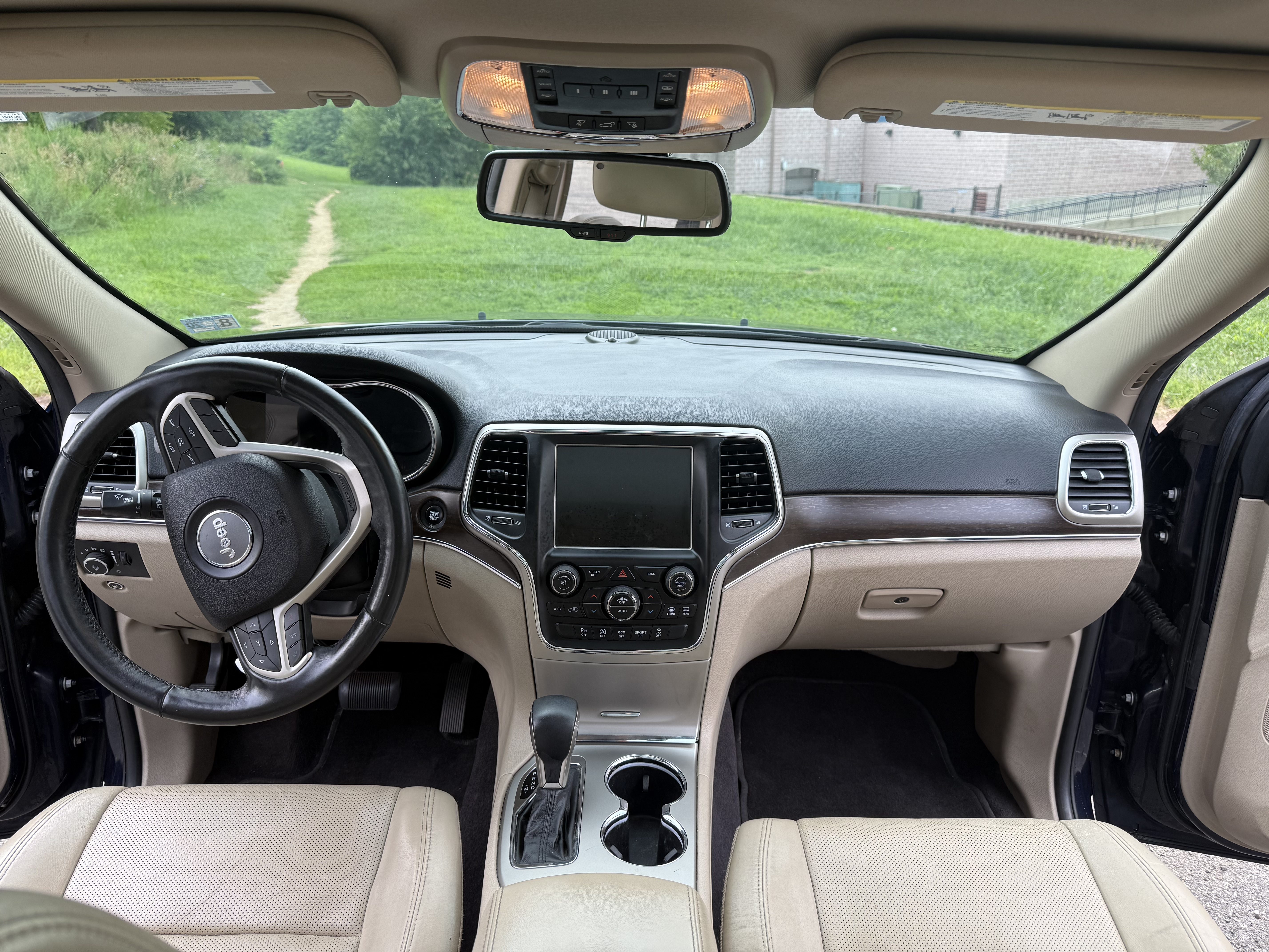 Used 2016 Jeep Grand Cherokee Limited w/ Luxury Group II AWD/4WD image 8