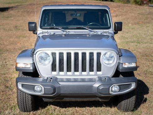 Used 2019 Jeep Wrangler Unlimited Sahara image 4