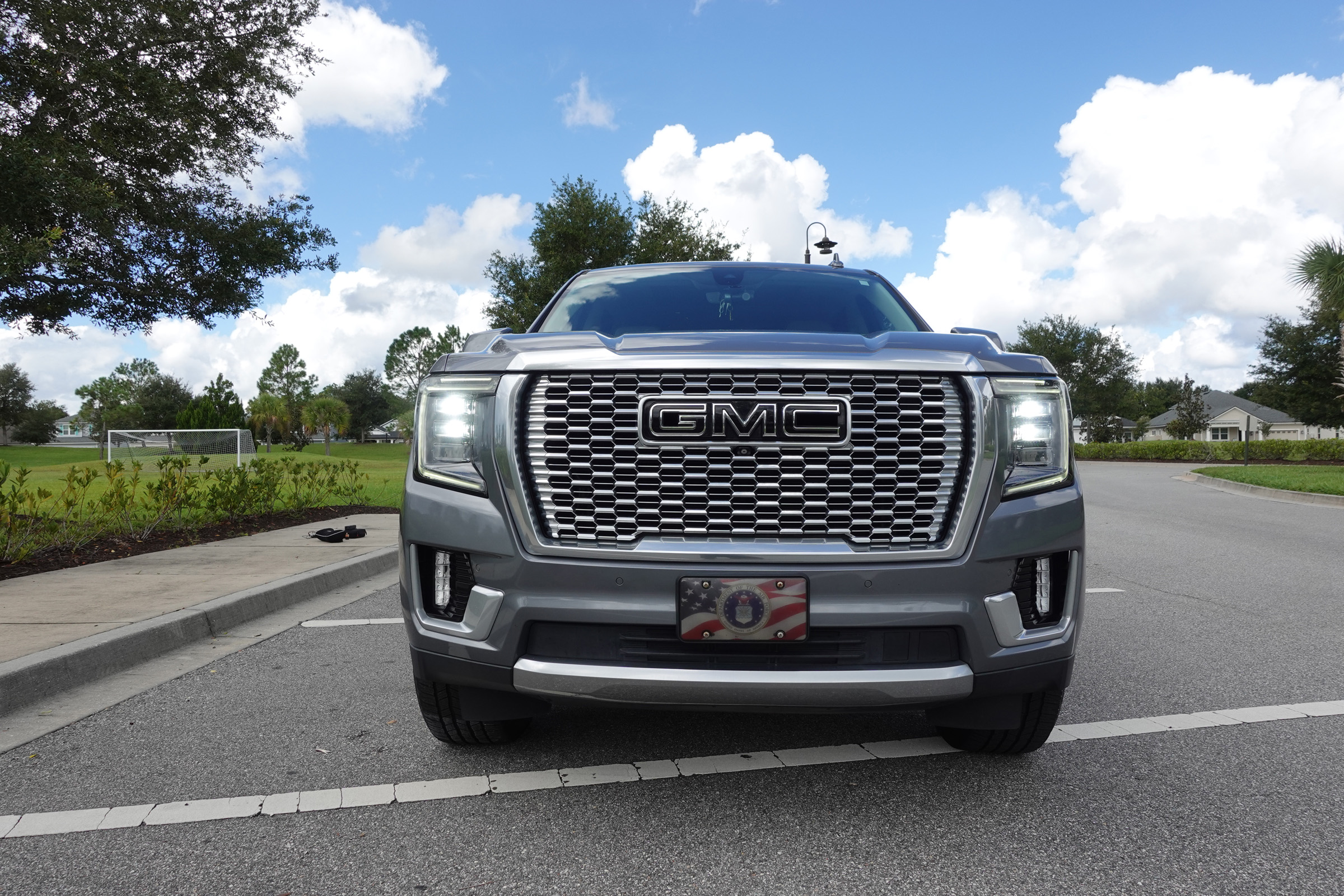 Used 2021 GMC Yukon Denali w/ Denali Ultimate Package AWD/4WD image 2