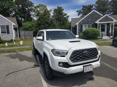 Used 2022 Toyota Tacoma TRD Sport w/ Technology Package AWD/4WD image 6