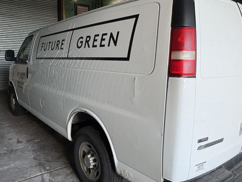 Used 2008 Chevrolet Express 2500 image 8