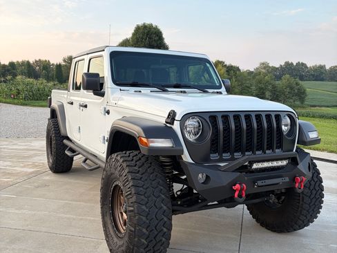 Used 2021 Jeep Gladiator Sport AWD/4WD image 14