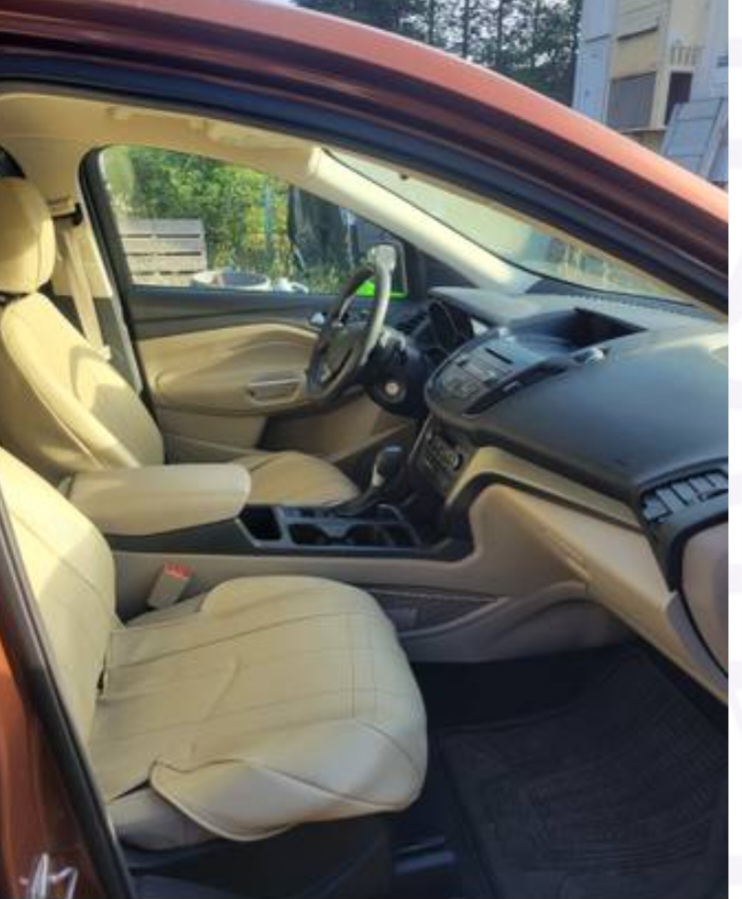 Used 2017 Ford Escape SE w/ SE Cold Weather Package AWD/4WD image 4