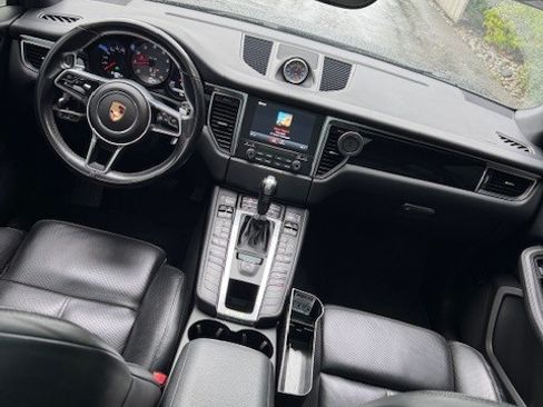Used 2018 Porsche Macan S image 6