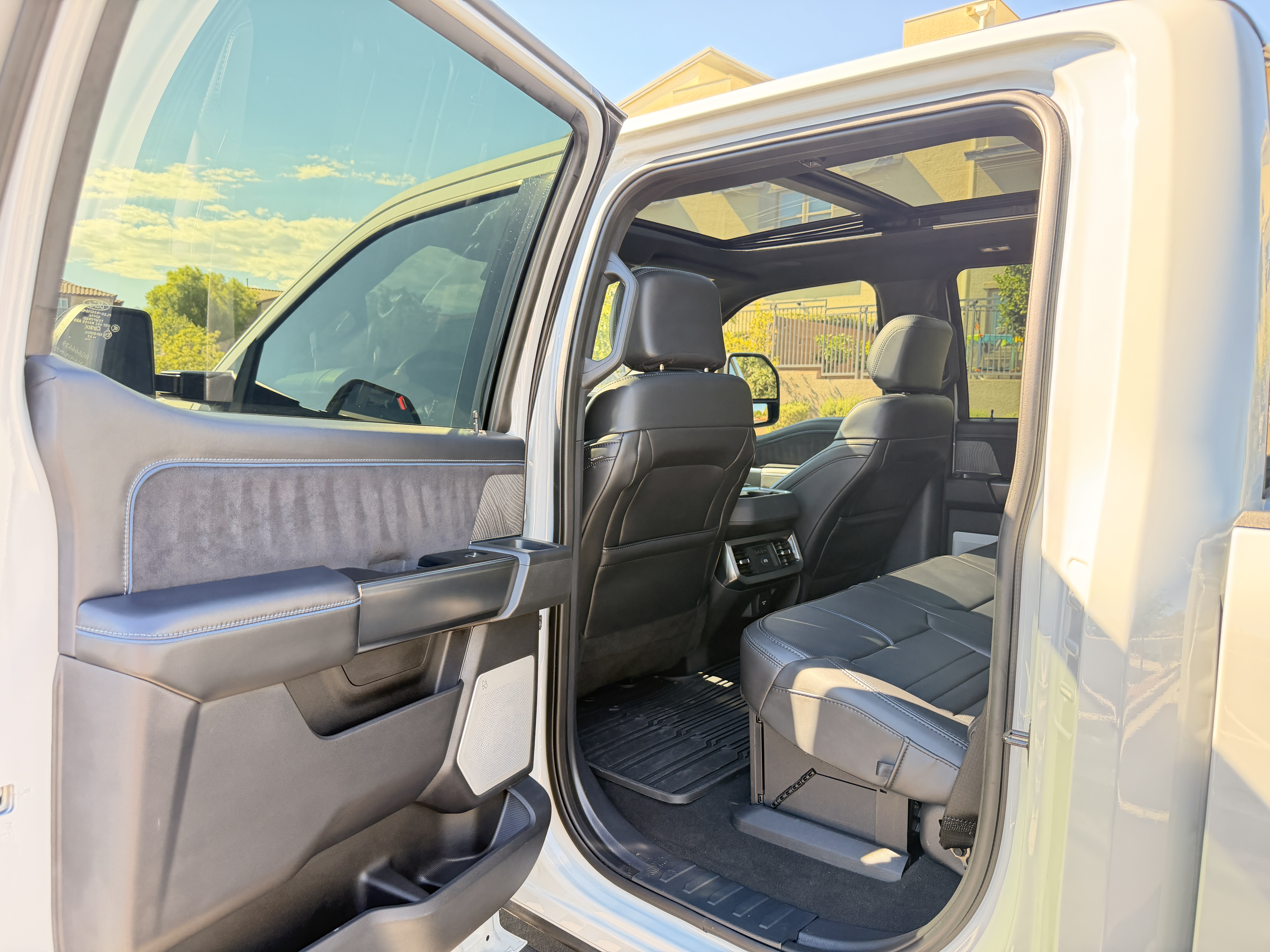 Used 2025 Ford F350 Platinum w/ Tremor Off-Road Package AWD/4WD image 18