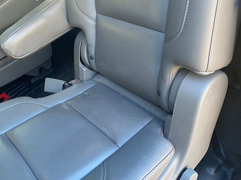 Used 2019 Chevrolet Suburban LT image 8