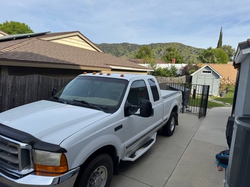 Used 1999 Ford F250 2WD SuperCab Super Duty image 2