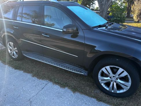 Used 2011 Mercedes-Benz GL 450 4MATIC image 4