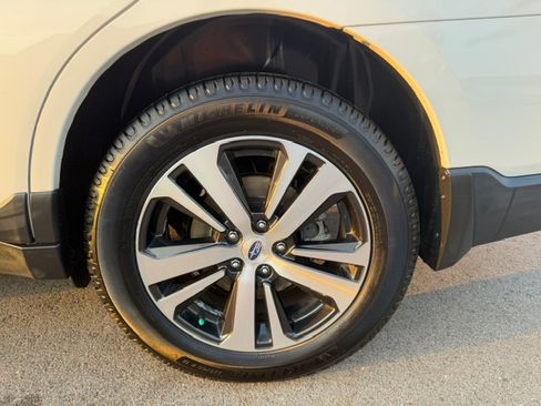 Used 2018 Subaru Outback 2.5i Limited AWD/4WD image 23
