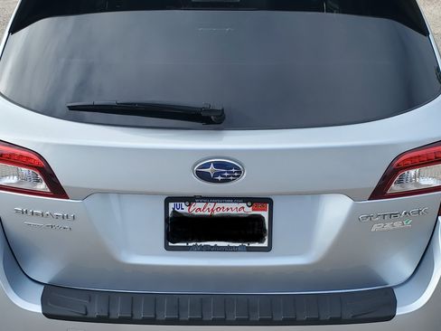 Used 2017 Subaru Outback 2.5i Limited image 12