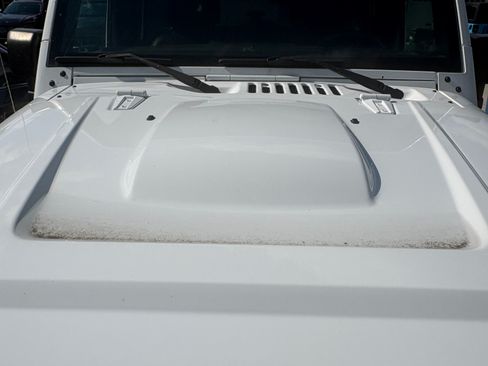 Used 2018 Jeep Wrangler Unlimited Sahara AWD/4WD image 1
