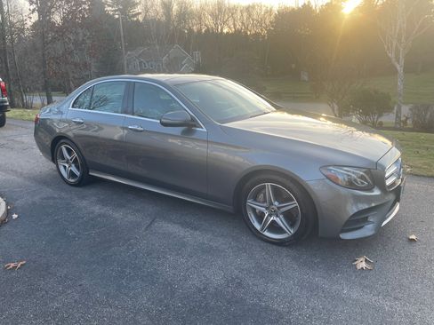Used 2018 Mercedes-Benz E 300 4MATIC image 4