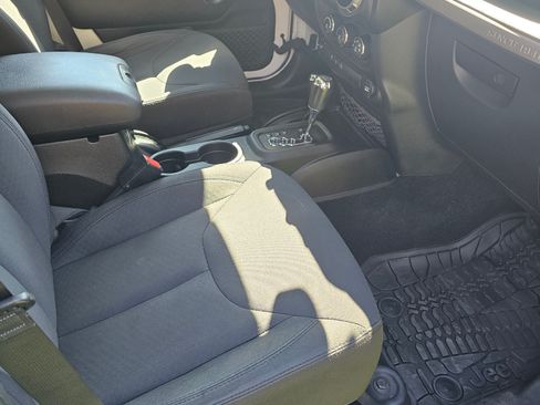 Used 2018 Jeep Wrangler Unlimited Sport S image 9