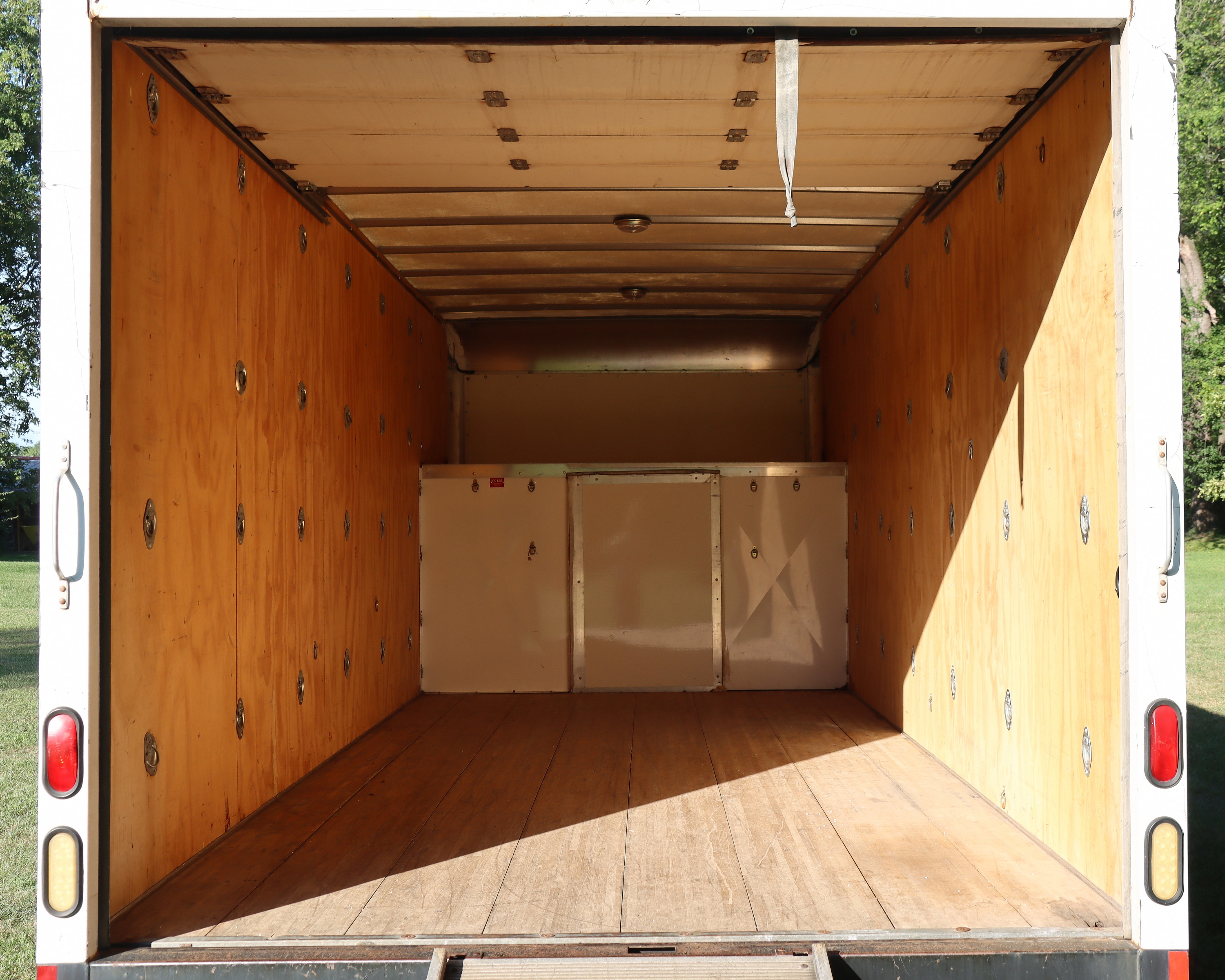 Used 2013 Ford E-450 and Econoline 450 Super Duty RWD image 8