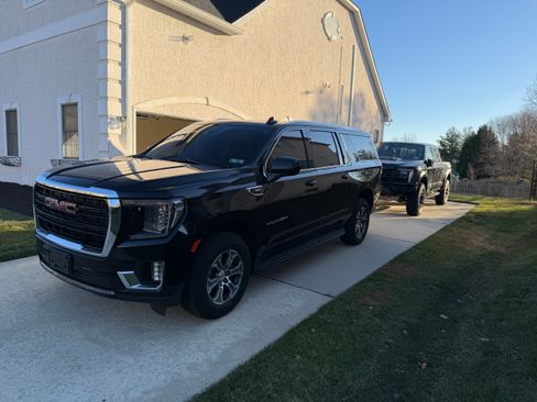 Used 2021 GMC Yukon XL SLE image 3