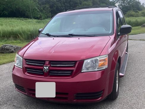 Used 2009 Dodge Grand Caravan SE FWD image 2